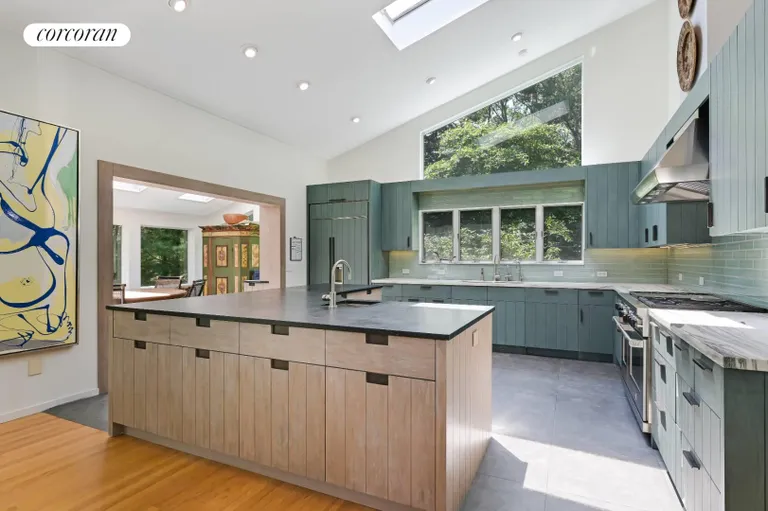 The Hamptons Real Estate | View 8 Kettle Court | brand new kitchen | View 6