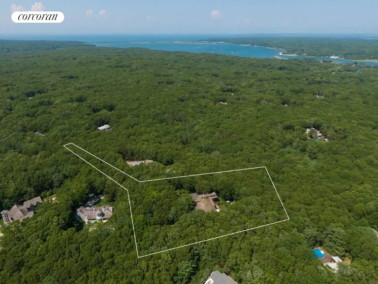 The Hamptons Real Estate | View 8 Kettle Court | room 22 | View 23