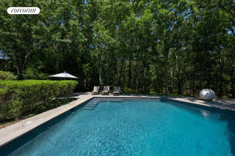 The Hamptons Real Estate | View 8 Kettle Court | gunite pool | View 24
