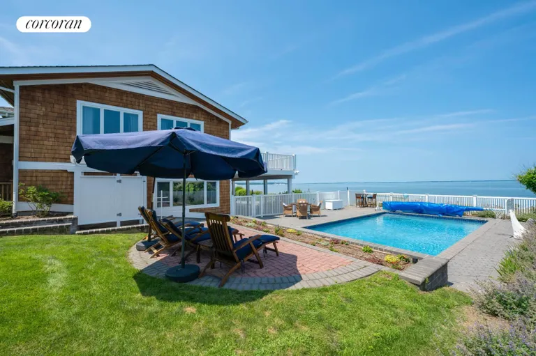 New York City Real Estate | View 18 Peconic Crescent | room 1 | View 2