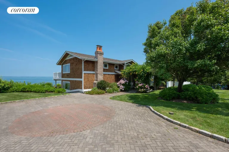 New York City Real Estate | View 18 Peconic Crescent | room 3 | View 4