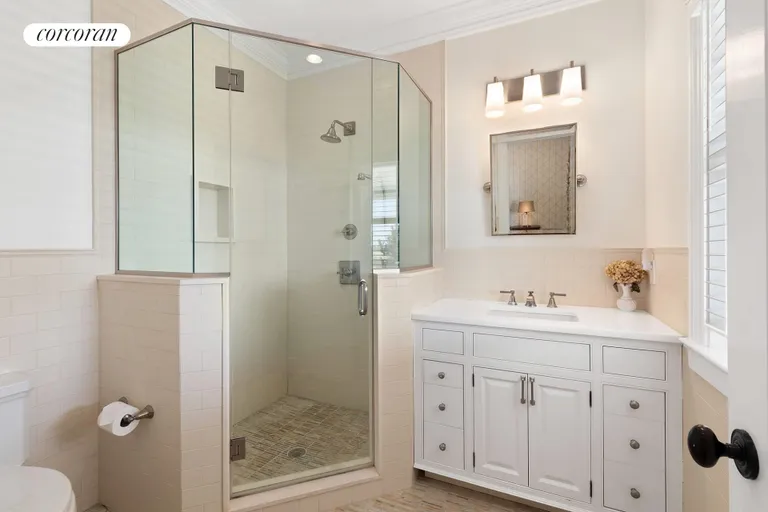 New York City Real Estate | View 175 Dune Road | Ensuite Bath | View 23