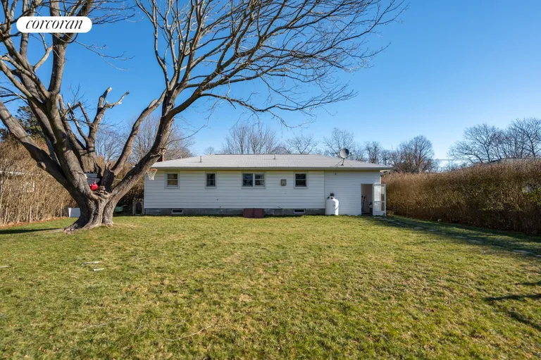 The Hamptons Real Estate | View 121 David Whites Lane | room 3 | View 4