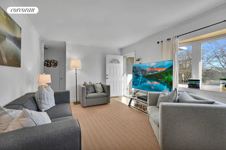The Hamptons Real Estate | View 121 David Whites Lane | room 5 | View 6