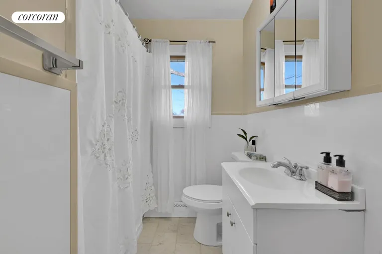 The Hamptons Real Estate | View 121 David Whites Lane | room 10 | View 11