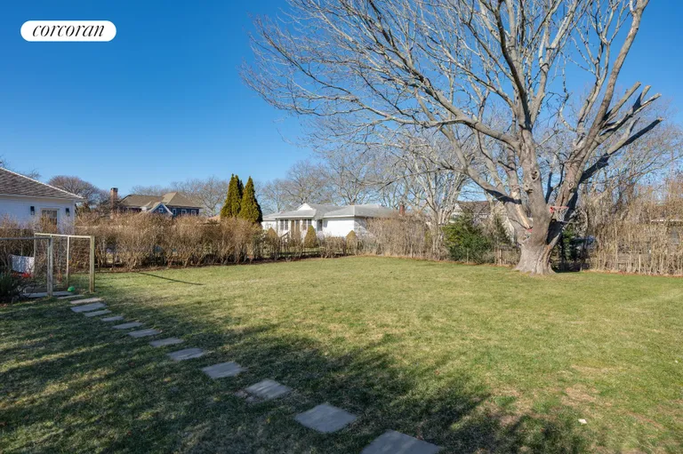 The Hamptons Real Estate | View 121 David Whites Lane | room 13 | View 14
