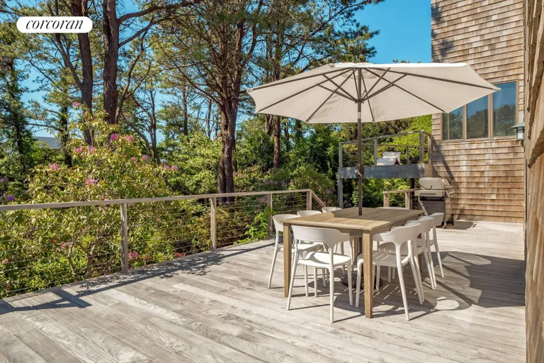New York City Real Estate | View 25 Blackwatch Court | Outdoor Dining & Large Weber BBQ | View 22