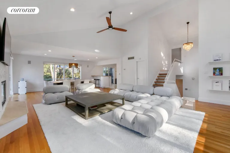 The Hamptons Real Estate | View 25 Blackwatch Court | Open Living Spaces | View 3