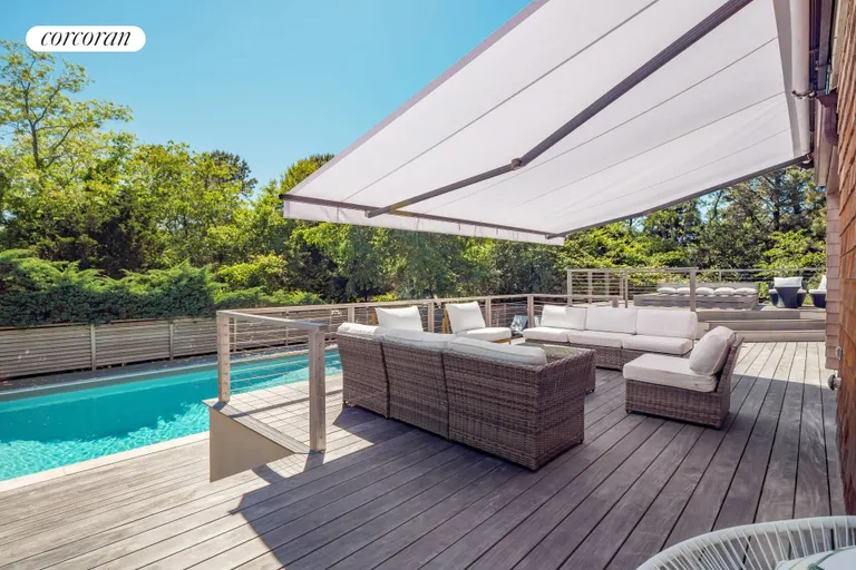 The Hamptons Real Estate | View 25 Blackwatch Court | Power Awning | View 7