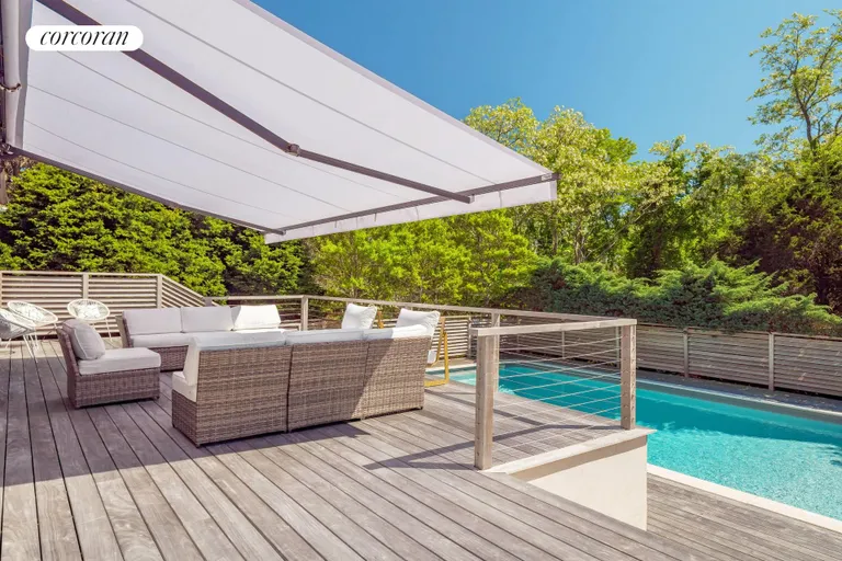 The Hamptons Real Estate | View 25 Blackwatch Court | Full Sun or Full Shade via Awning | View 8