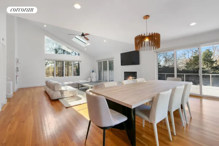 The Hamptons Real Estate | View 25 Blackwatch Court | Dining | View 9