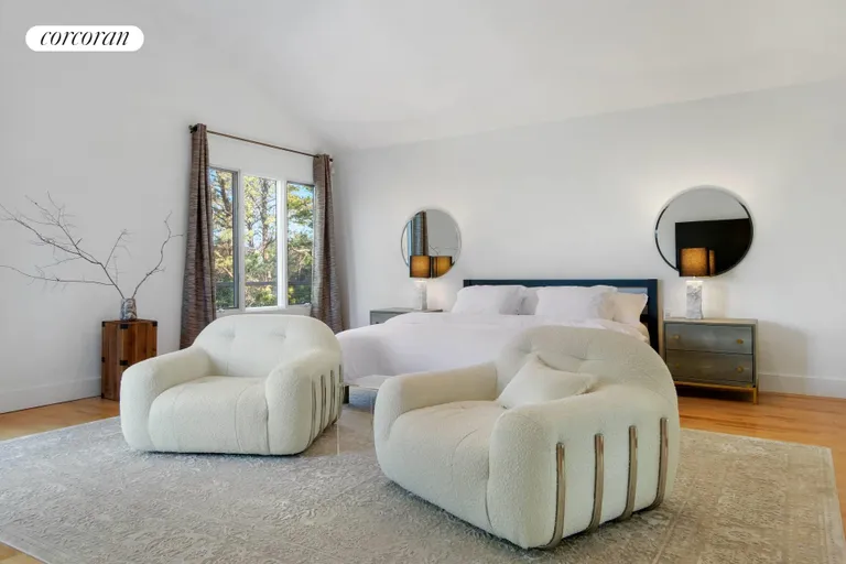 The Hamptons Real Estate | View 25 Blackwatch Court | Primary Bedroom | View 13