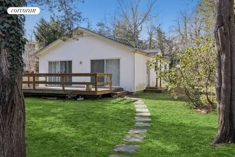 The Hamptons Real Estate | View 17 Third Road | 2 Beds, 1 Bath | View 1