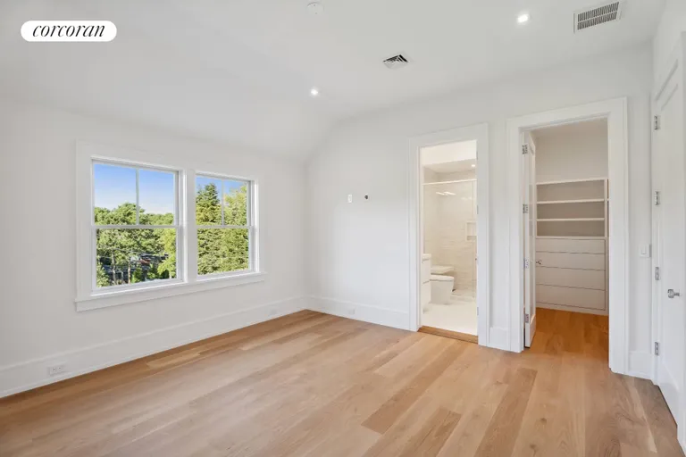 New York City Real Estate | View 74 Shinnecock Hills Road | room 23 | View 24