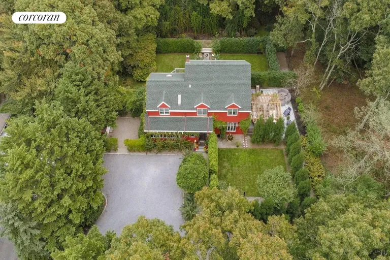 The Hamptons Real Estate | View 100 Sandy Hollow Road | room 1 | View 2