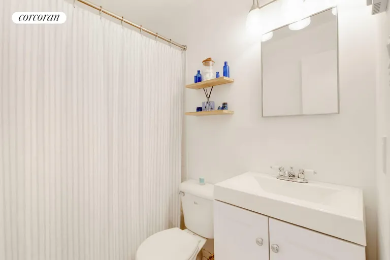 New York City Real Estate | View 274 Dune Road | Bathroom | View 10