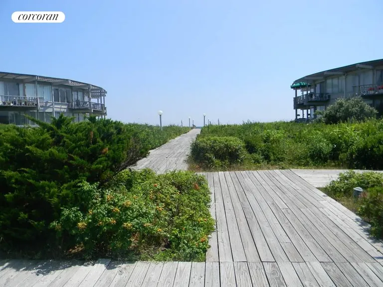 New York City Real Estate | View 101 Dune Road | Life's a Beach | View 6