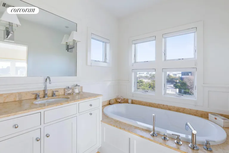 The Hamptons Real Estate | View 266 Marine Blvd. | room 13 | View 14