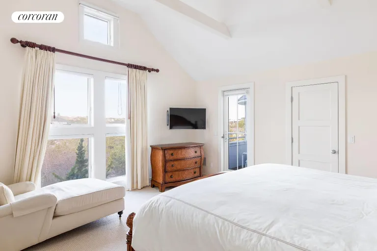 The Hamptons Real Estate | View 266 Marine Blvd. | room 22 | View 23