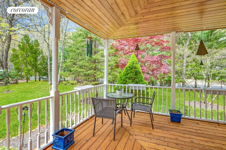 New York City Real Estate | View 22 Wooded Oak Lane | room 8 | View 9