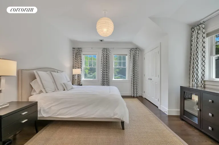 New York City Real Estate | View 203 Bull Path | room 17 | View 18