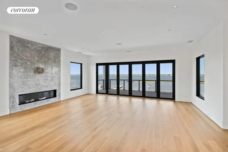 New York City Real Estate | View 486 Dune Road | room 3 | View 4