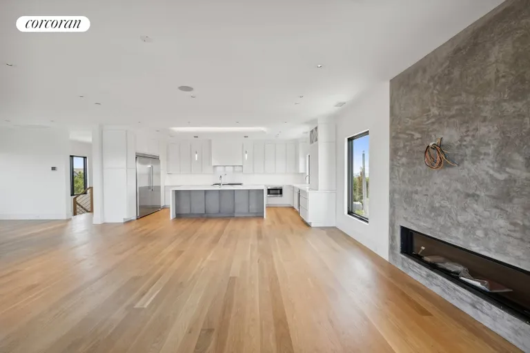 New York City Real Estate | View 486 Dune Road | room 9 | View 10