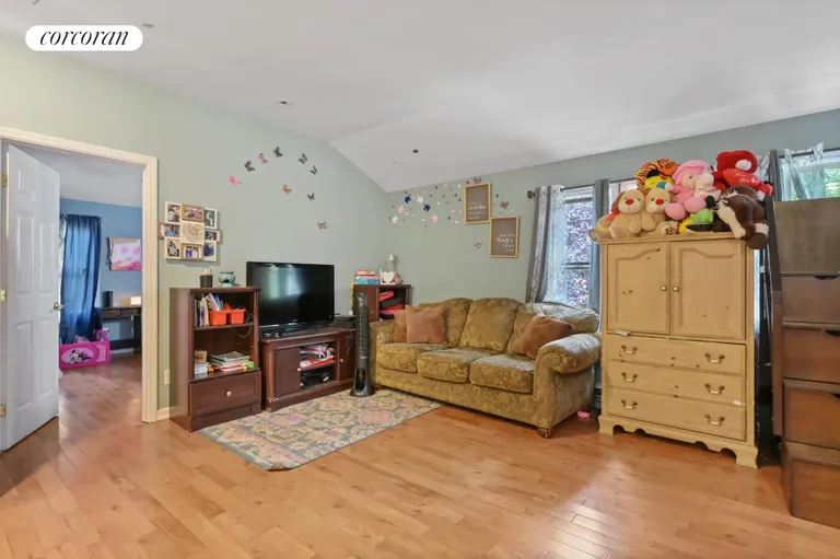 New York City Real Estate | View 22 Flamingo Court | room 11 | View 12
