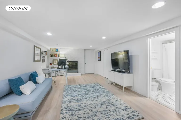 New York City Real Estate | View 14 South Ferncroft Place | room 28 | View 29