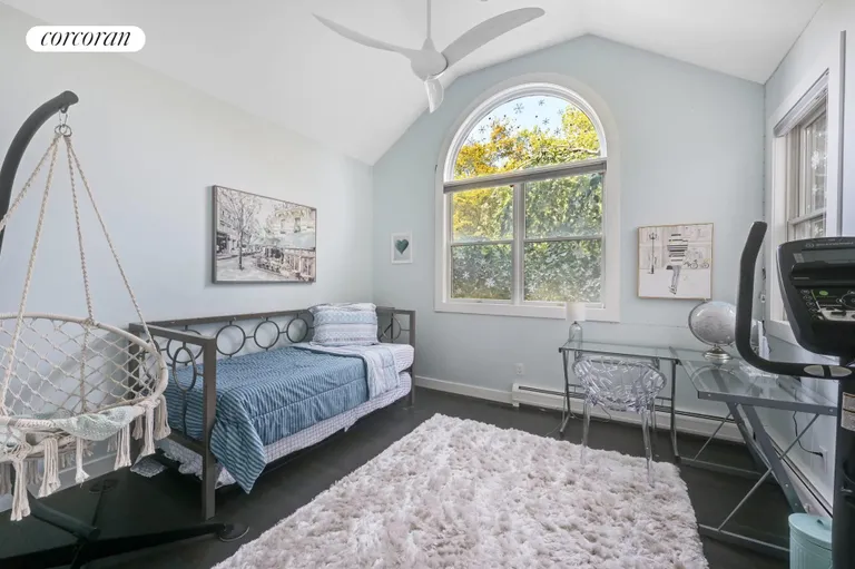 New York City Real Estate | View 18 Remsen Lane | Convertible KING bed | View 25