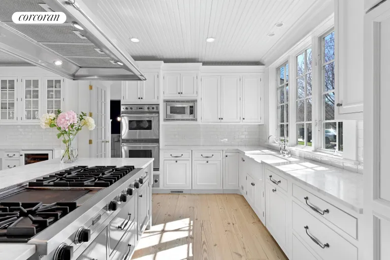 The Hamptons Real Estate | View 98 Hedges Lane | room 11 | View 12