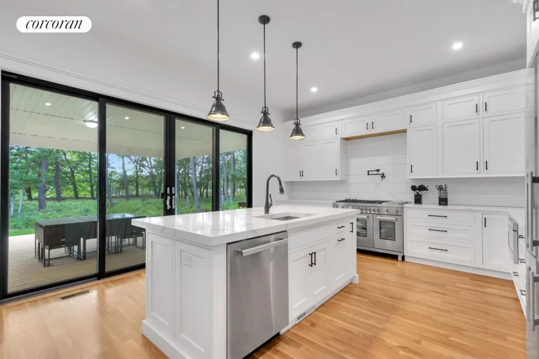 New York City Real Estate | View 97 North Summit Blvd | spacious island | View 7