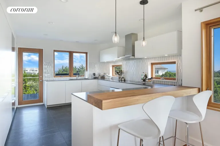 New York City Real Estate | View 360 Dune Road | room 13 | View 14