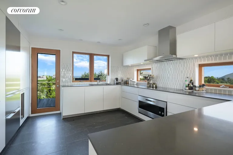 New York City Real Estate | View 360 Dune Road | room 19 | View 20