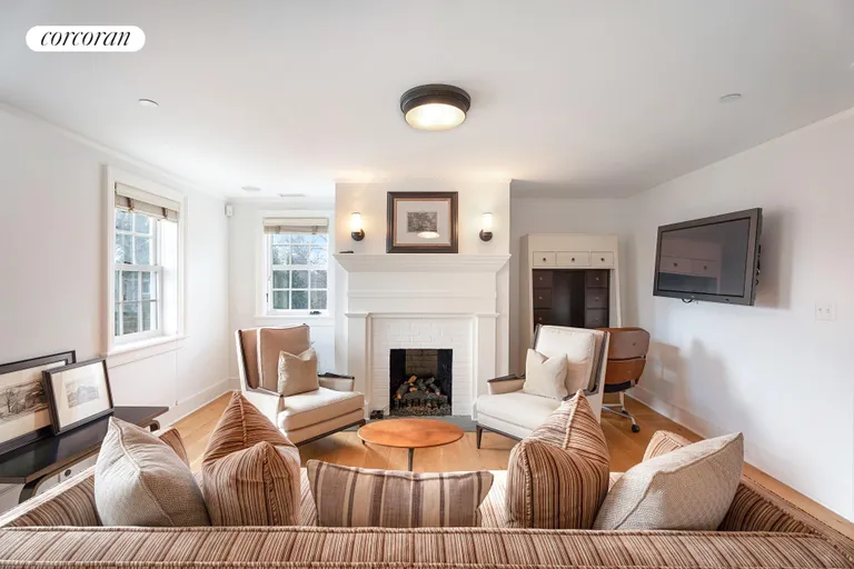 New York City Real Estate | View 39 Lumber Lane | Apartment Living Room | View 17