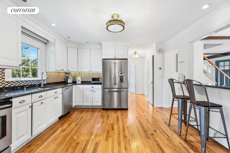 New York City Real Estate | View 6 Heather Drive | Eat-in-Kitchen | View 8