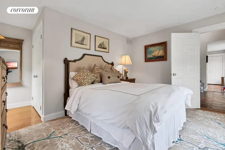 New York City Real Estate | View 111 Water Mill Towd Road | room 16 | View 17
