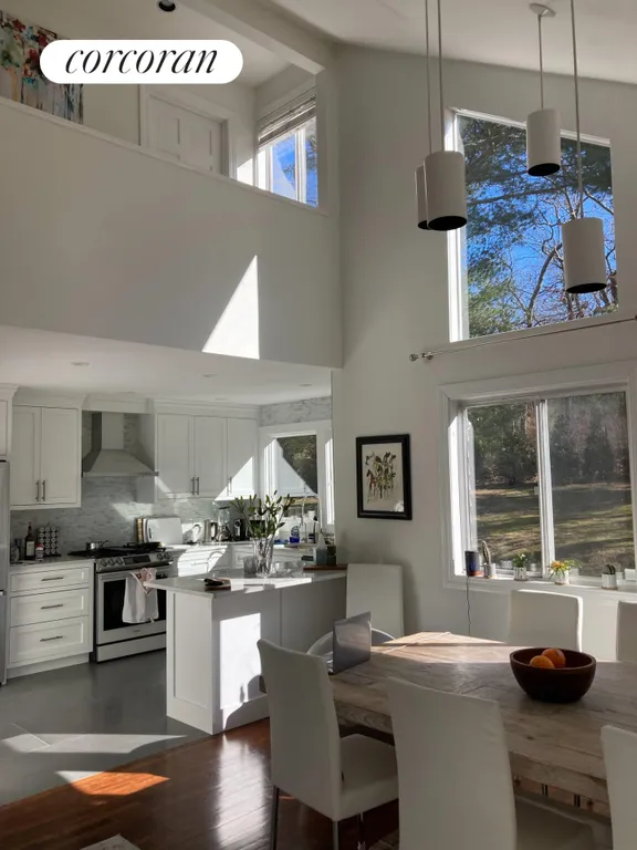 The Hamptons Real Estate | View 27 Ely Brook Road | room 3 | View 4