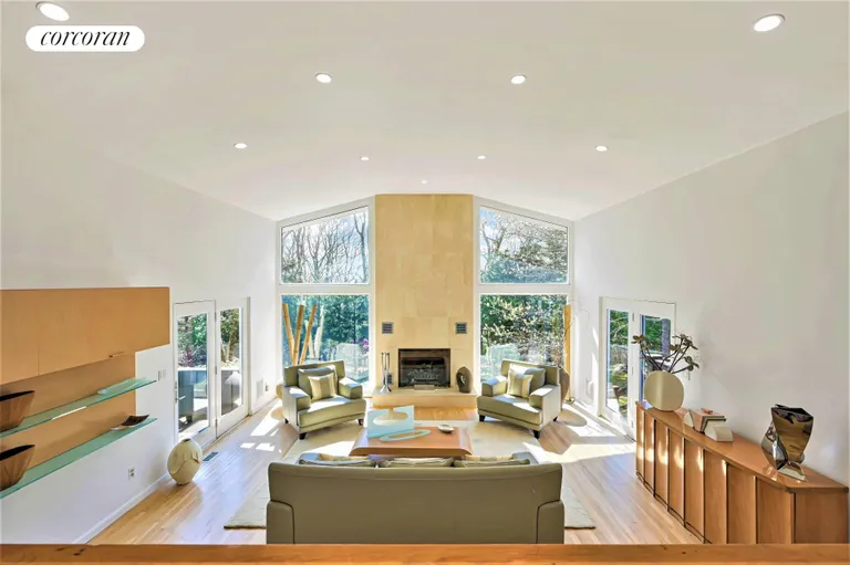 The Hamptons Real Estate | View 1 Carver Street | room 1 | View 2
