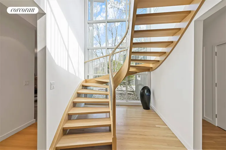 The Hamptons Real Estate | View 1 Carver Street | room 2 | View 3