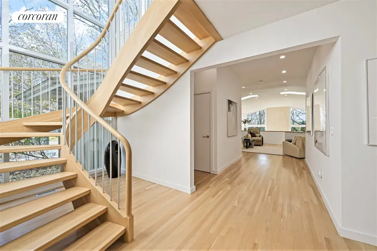 The Hamptons Real Estate | View 1 Carver Street | room 3 | View 4
