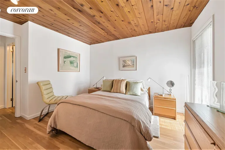 The Hamptons Real Estate | View 1 Carver Street | room 10 | View 11