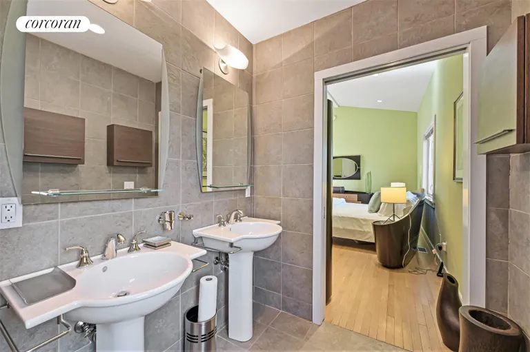 The Hamptons Real Estate | View 1 Carver Street | room 18 | View 19