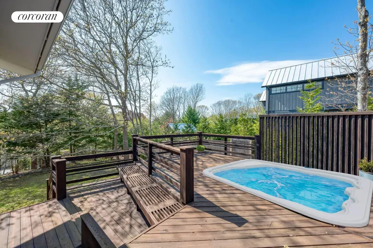 The Hamptons Real Estate | View 1 Carver Street | room 19 | View 20