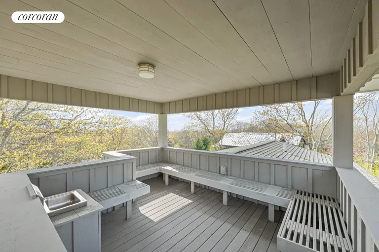 The Hamptons Real Estate | View 1 Carver Street | room 21 | View 22