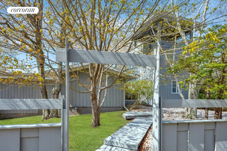The Hamptons Real Estate | View 1 Carver Street | room 24 | View 25