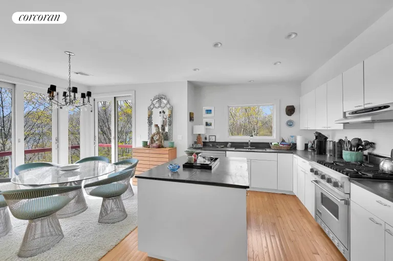 New York City Real Estate | View 10 Serpentine Drive | Kitchen | View 21
