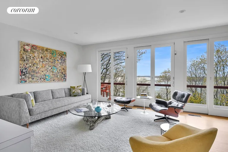 New York City Real Estate | View 10 Serpentine Drive | Living Room | View 18