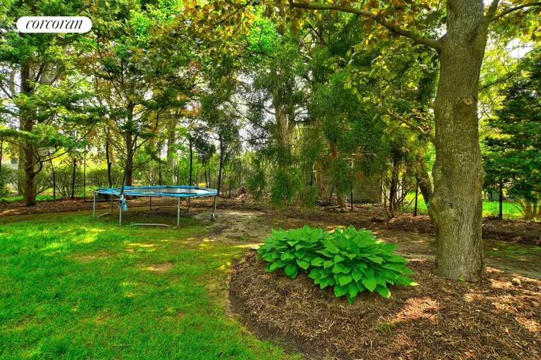 New York City Real Estate | View 87 Skimhampton Road | room 21 | View 22