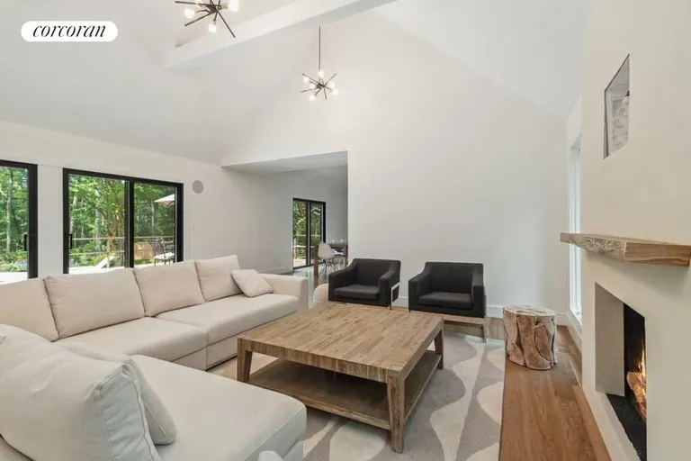 The Hamptons Real Estate | View 3 Jody's Path | room 4 | View 5